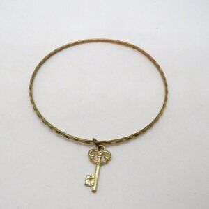 Vintage Style Key Charm Bracelet‎ Gold Tone Textured Bangle Skeleton Keyhole